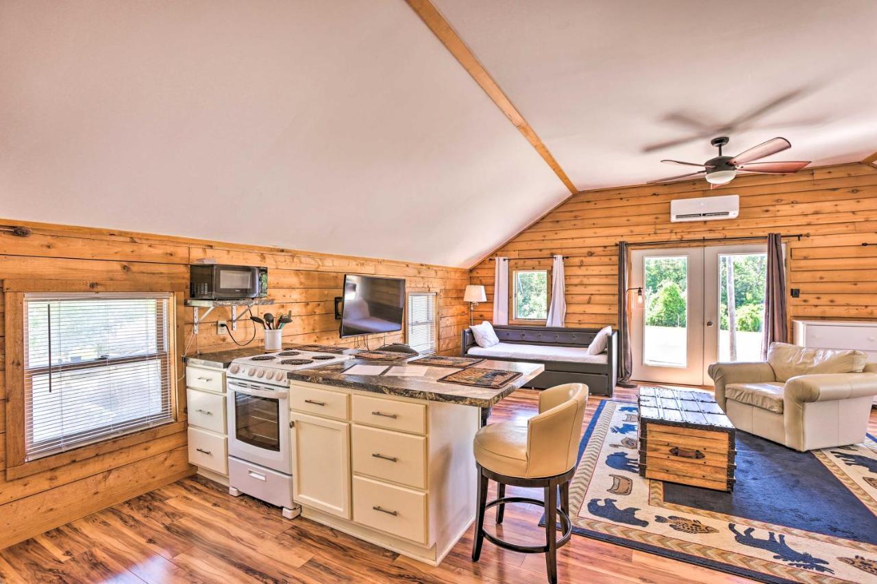 Quaint Studio With Shared Beach Walk To Suttons Bay Bagian luar foto