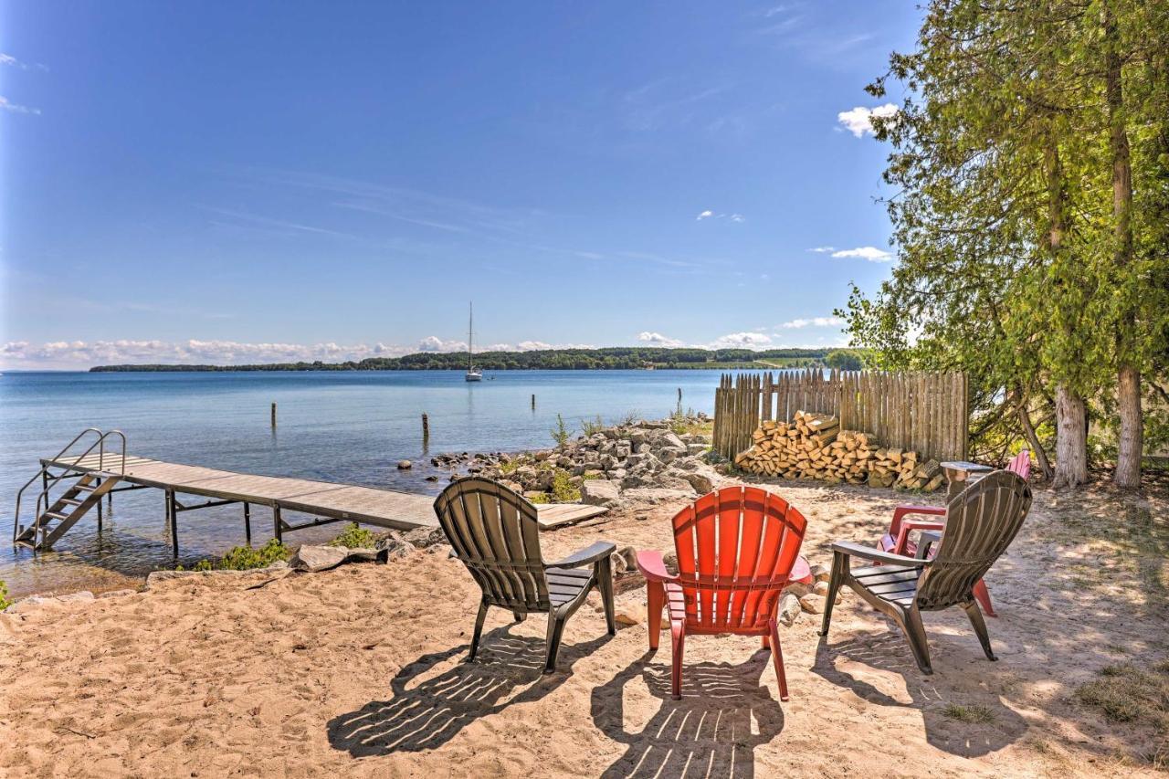Quaint Studio With Shared Beach Walk To Suttons Bay Bagian luar foto