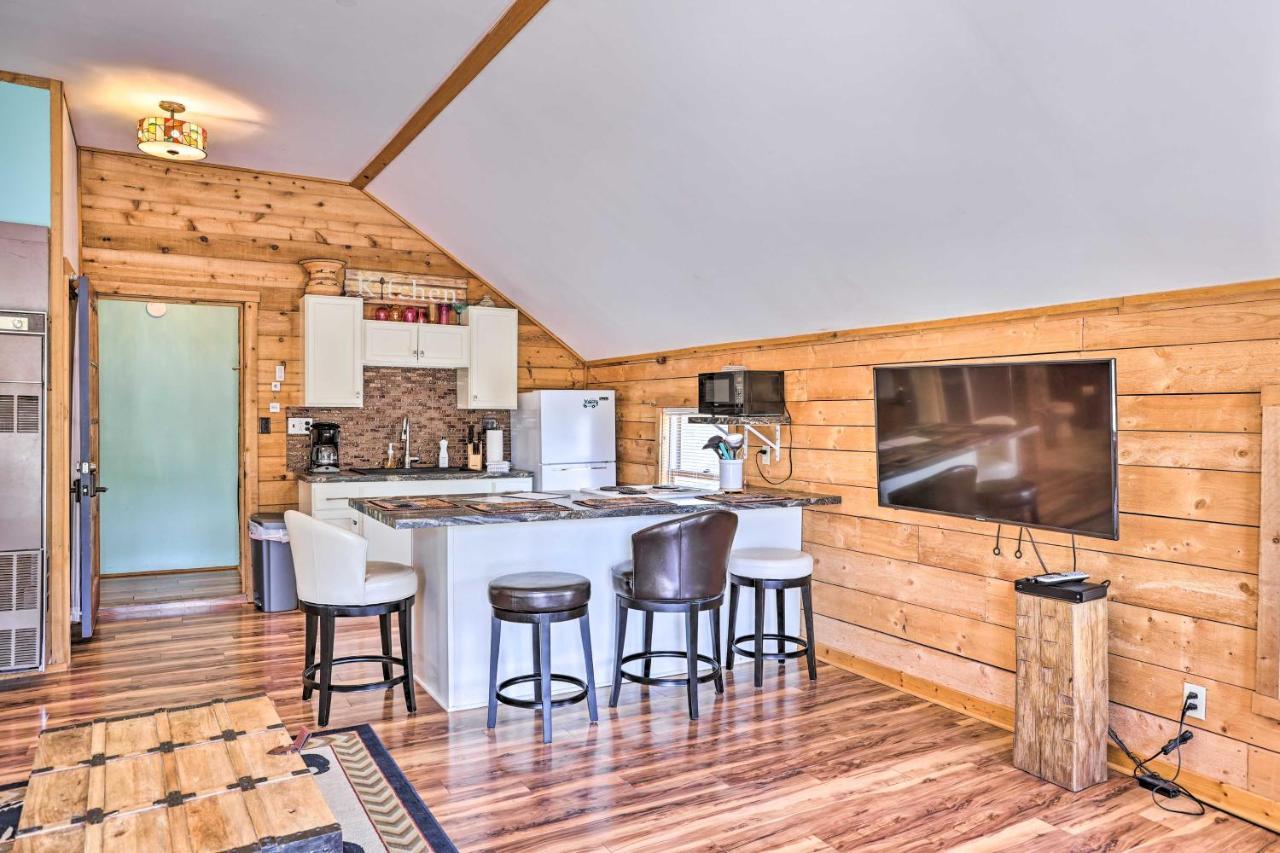 Quaint Studio With Shared Beach Walk To Suttons Bay Bagian luar foto