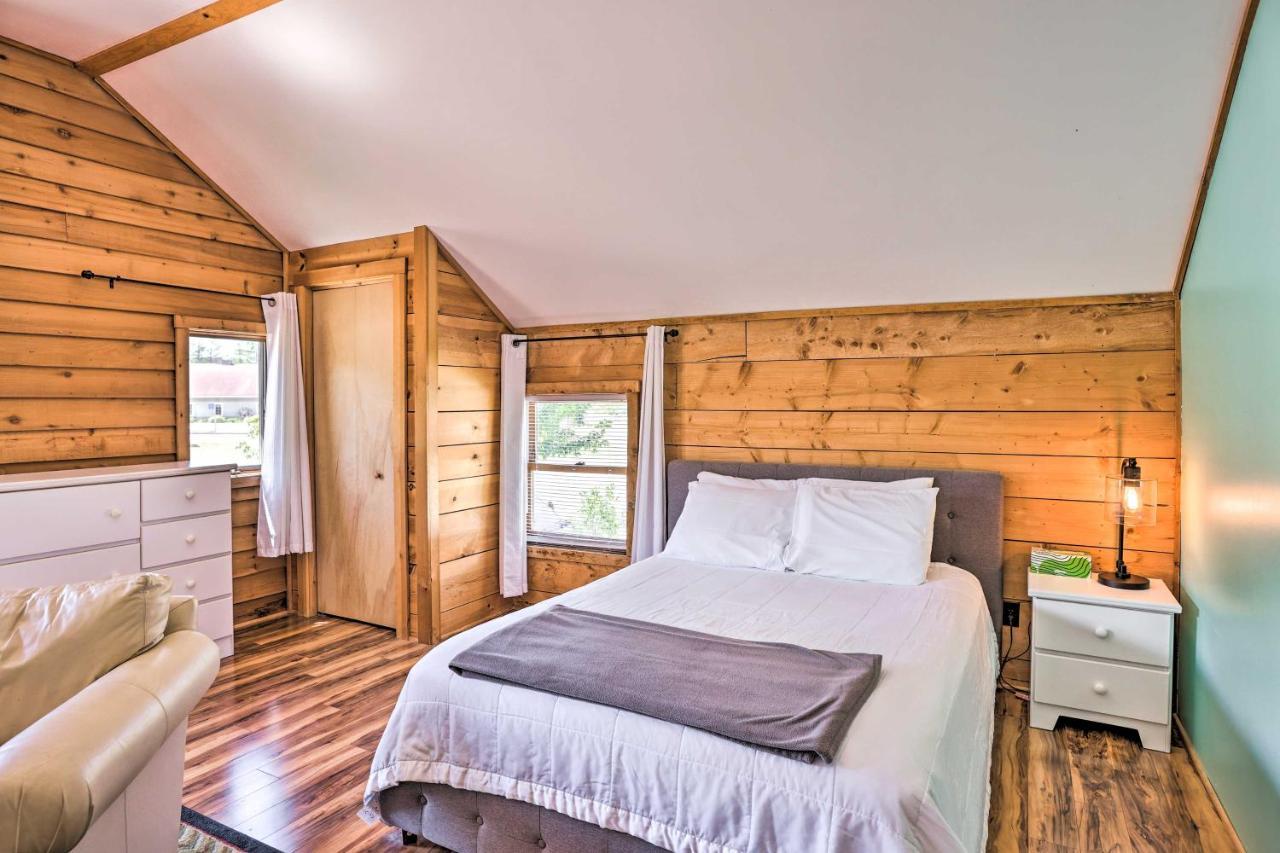 Quaint Studio With Shared Beach Walk To Suttons Bay Bagian luar foto