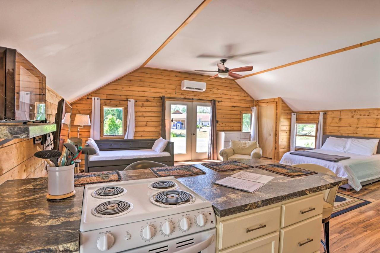 Quaint Studio With Shared Beach Walk To Suttons Bay Bagian luar foto