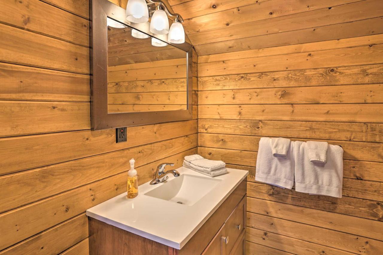 Quaint Studio With Shared Beach Walk To Suttons Bay Bagian luar foto