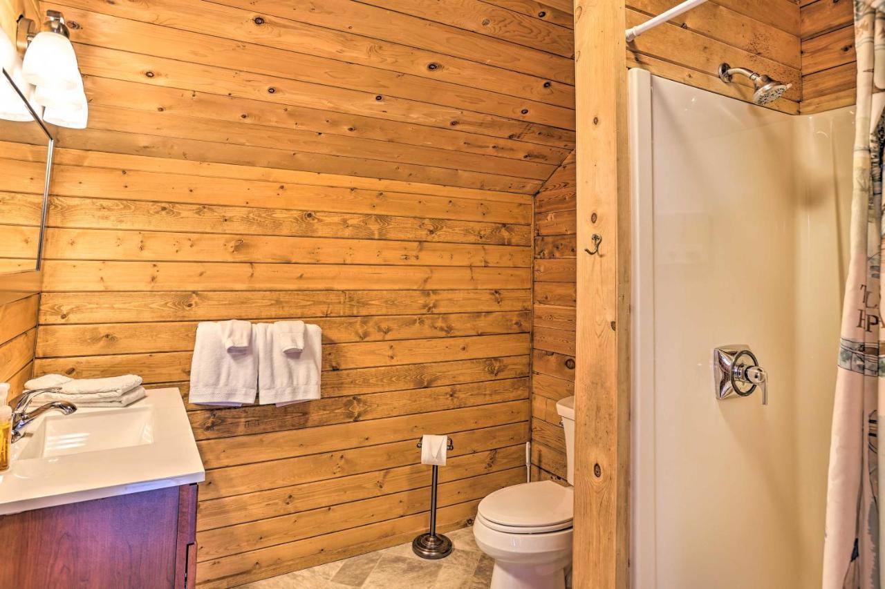 Quaint Studio With Shared Beach Walk To Suttons Bay Bagian luar foto