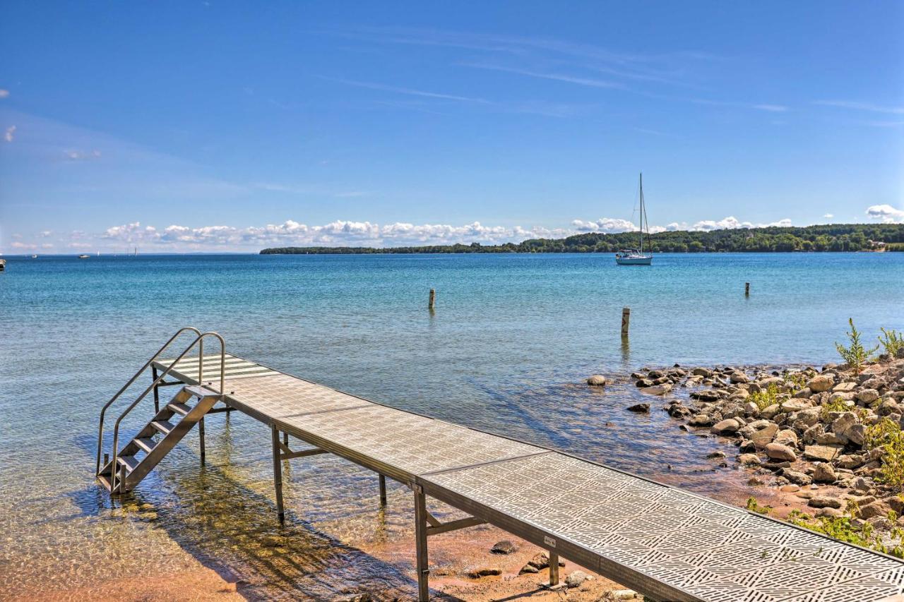 Quaint Studio With Shared Beach Walk To Suttons Bay Bagian luar foto