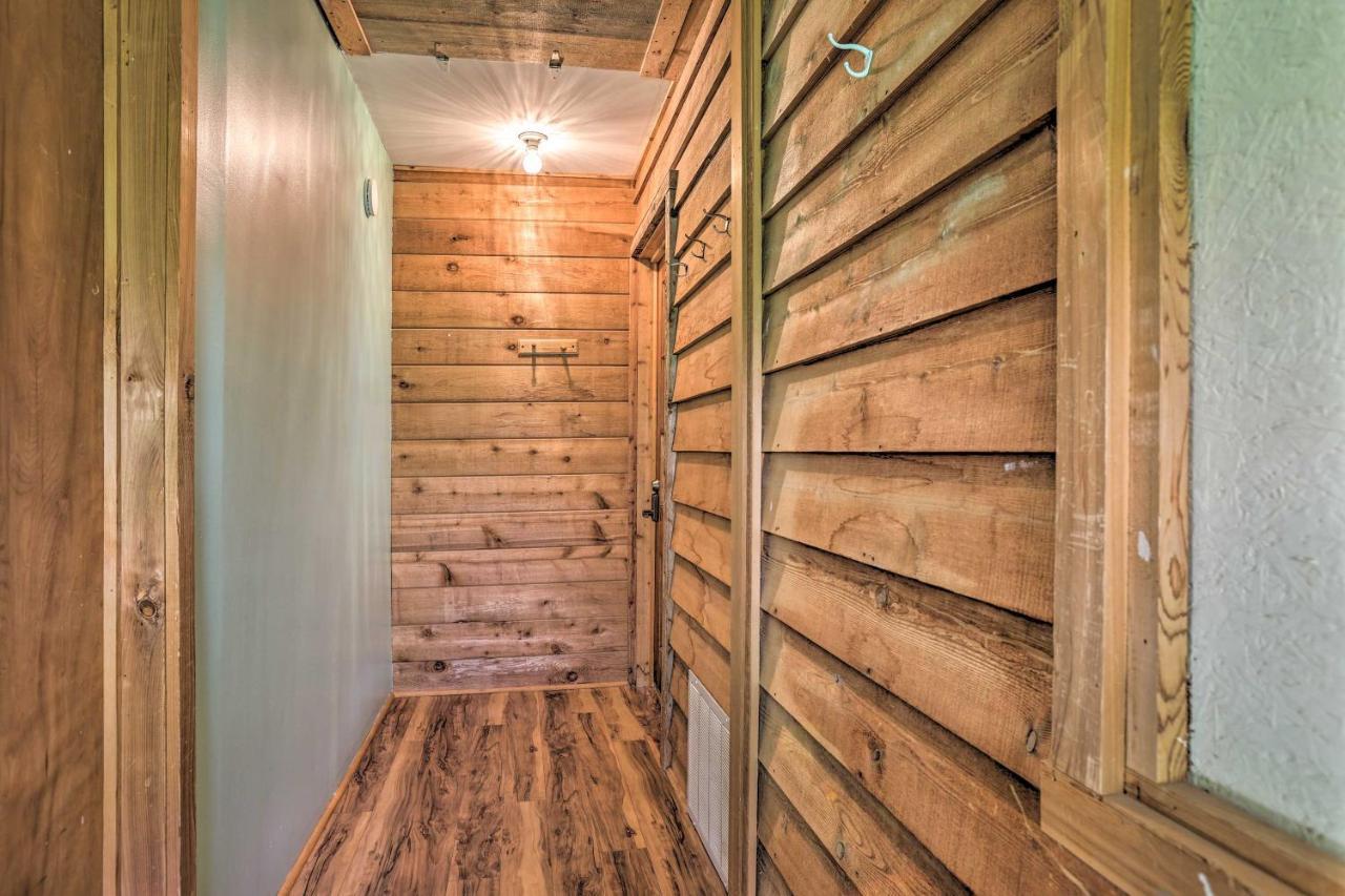 Quaint Studio With Shared Beach Walk To Suttons Bay Bagian luar foto