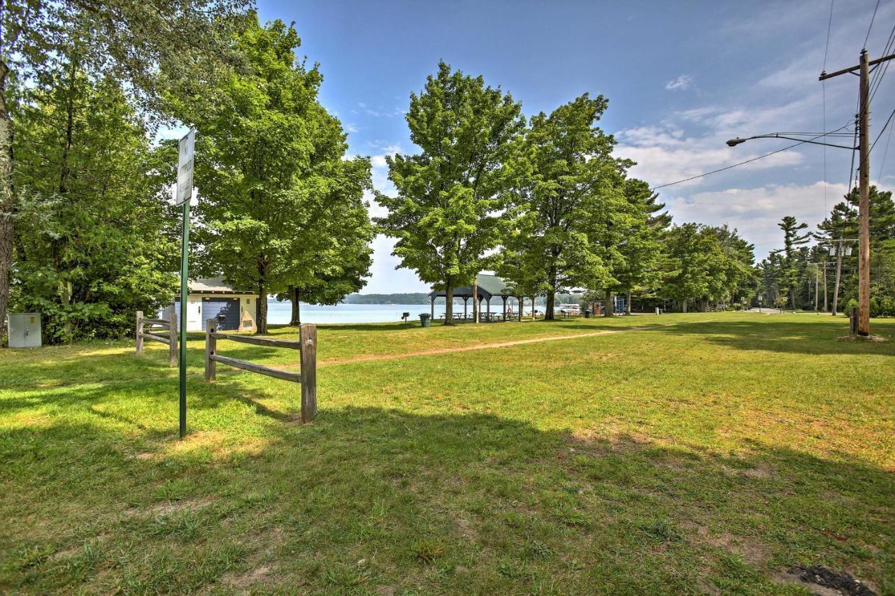 Quaint Studio With Shared Beach Walk To Suttons Bay Bagian luar foto