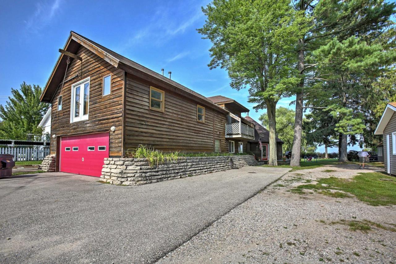 Quaint Studio With Shared Beach Walk To Suttons Bay Bagian luar foto